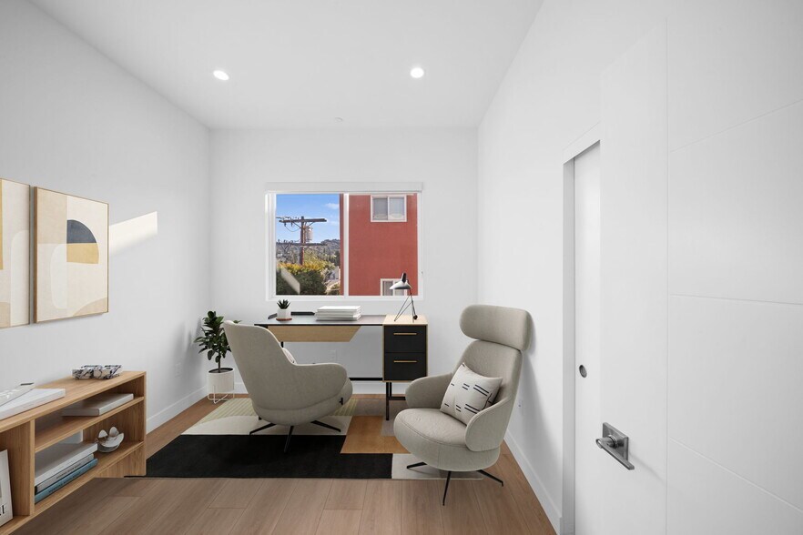 Virtually Staged - 13846 Moorpark St