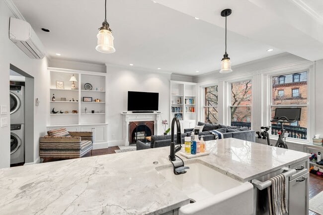 Building Photo - 461 Beacon St