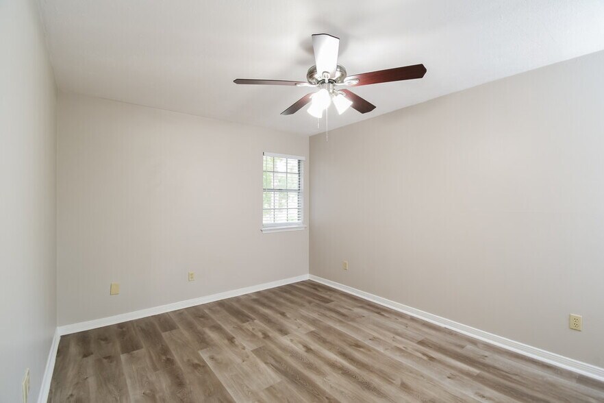 Building Photo - 4765 Oakmont Ct