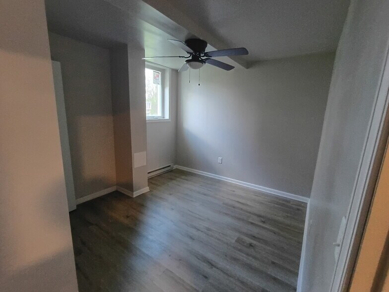 Building Photo - 450 W Chestnut St