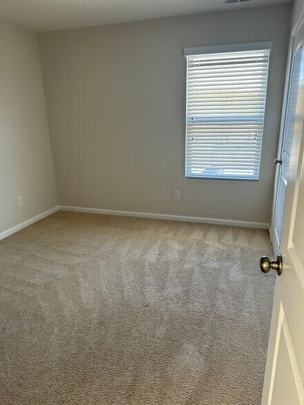 Building Photo - 1842 Swan Dr