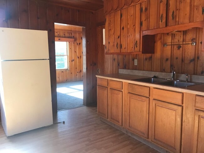 Building Photo - 2 Bedroom House - Pet Friendly