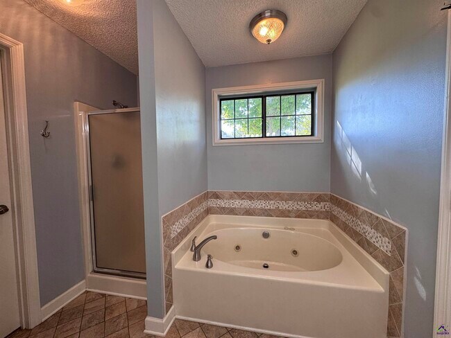 Building Photo - 125 Lenox Dr