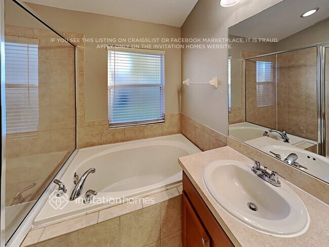 Building Photo - 35001 Meadow Reach Dr