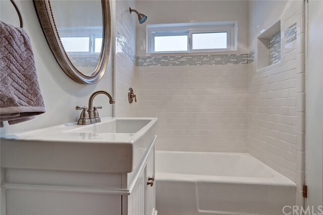 Building Photo - 323 S Broadway