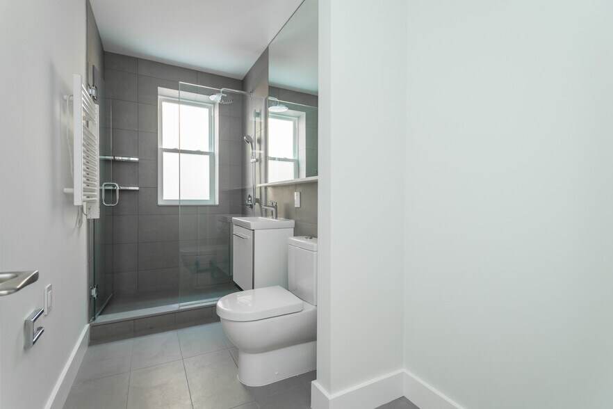 Building Photo - 37 Radnor Rd