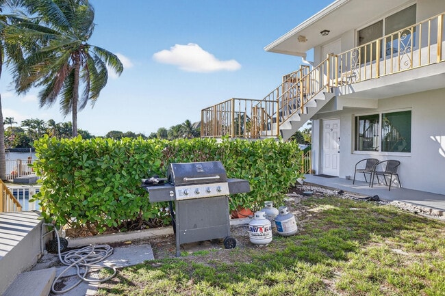 Building Photo - 1821 Middle River Dr