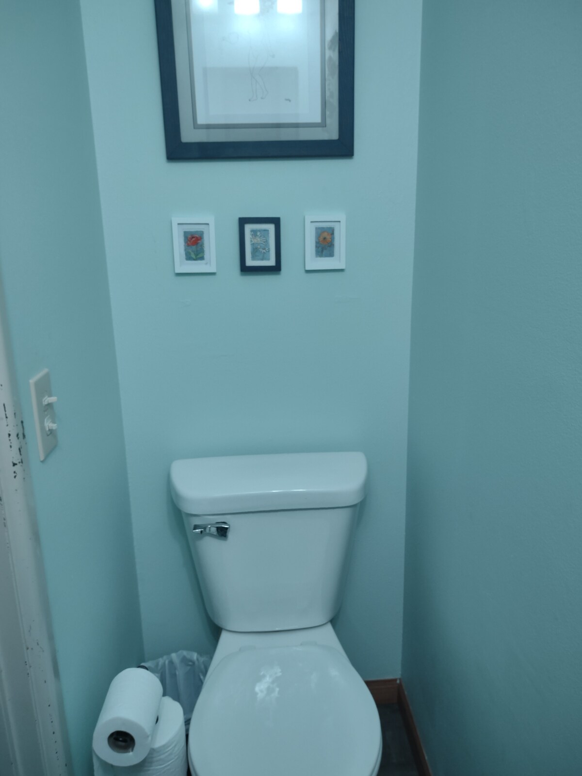 Powder Room - 403 East Bluff