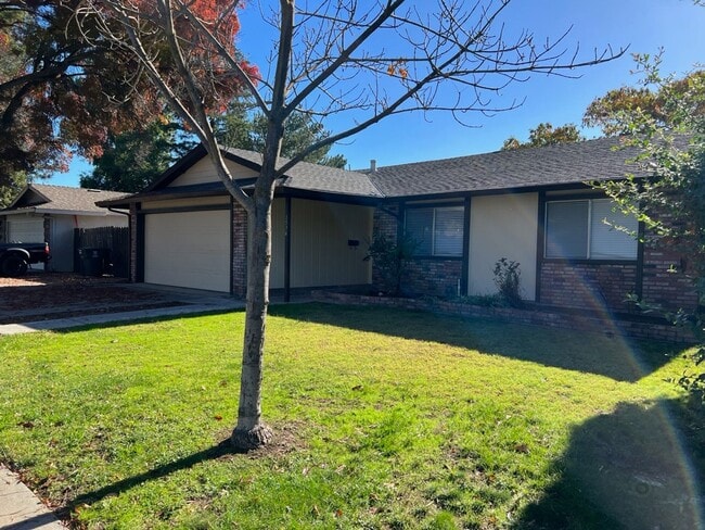 Building Photo - Newly updated 3-bedroom Single Story in th...