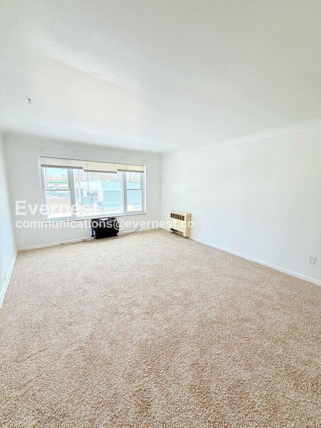 Building Photo - 15601 Schoolcraft Rd