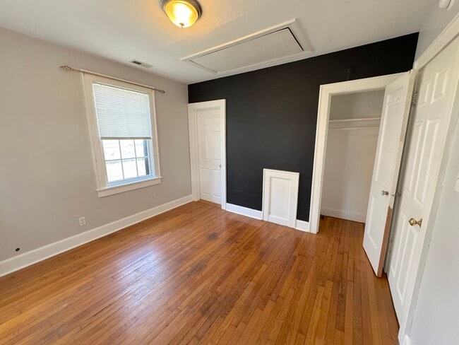 Building Photo - Charming Two-Bedroom Single Family Home with Detached Garage
