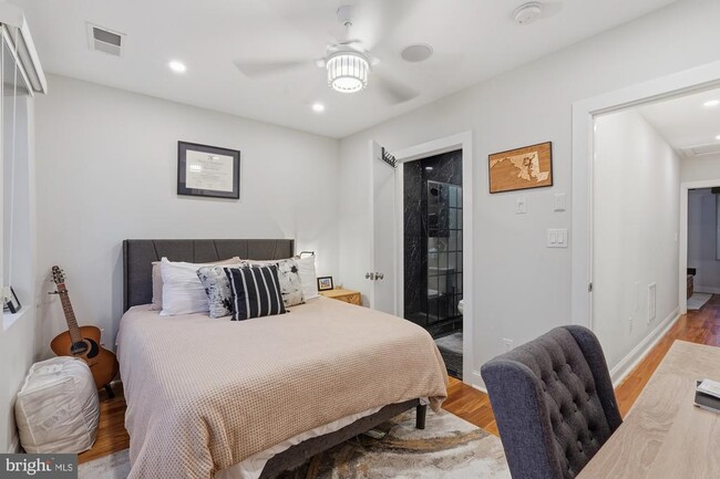 Building Photo - 331 W St NE