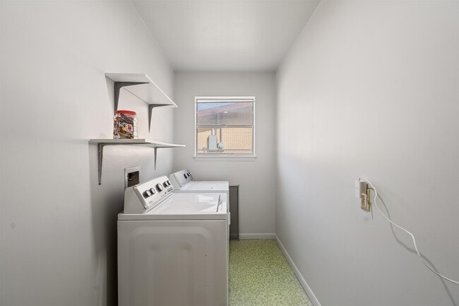 Building Photo - 105 Delmar Ln
