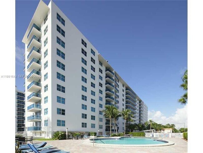 Building Photo - 7501 E Treasure Dr