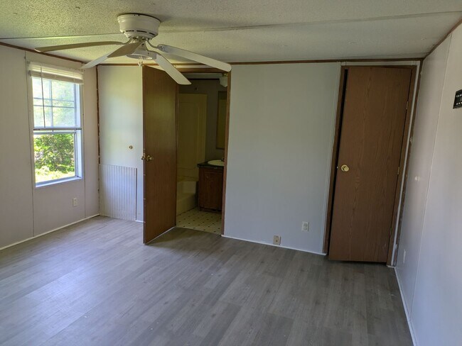 Building Photo - Spring Road Estates