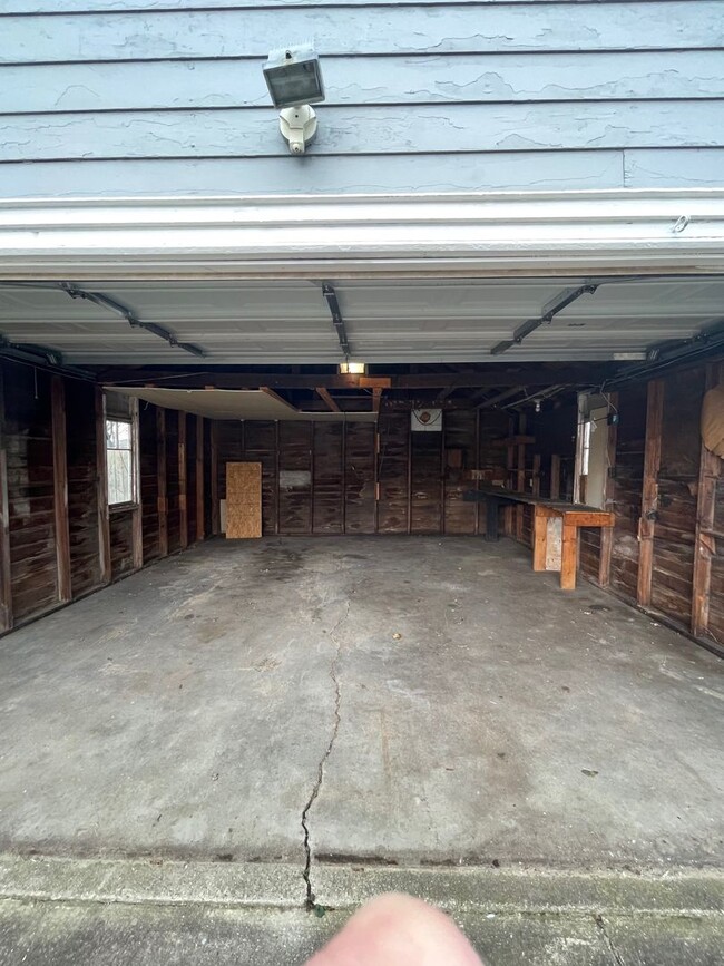 Building Photo - Lovely 2 Bedroom Southside Holland