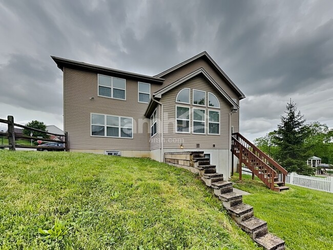 Building Photo - 80 Bluegrass Ln