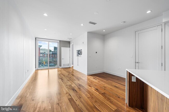 Building Photo - 621 S 24th St