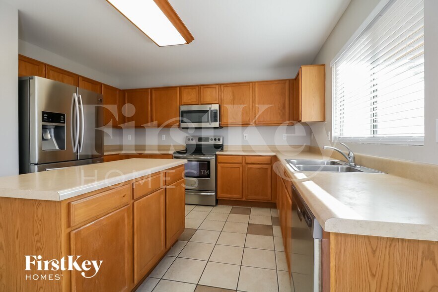 Building Photo - 15953 W Monroe St