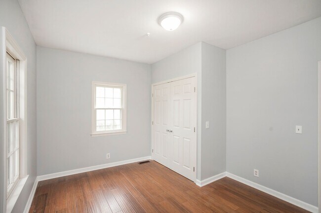 Building Photo - Lovely Home in Old Hickory