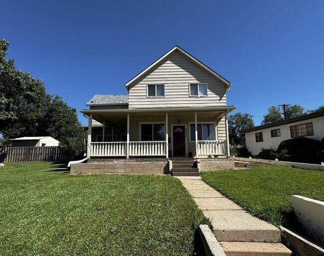 Primary Photo - 2206 W Platte Ave