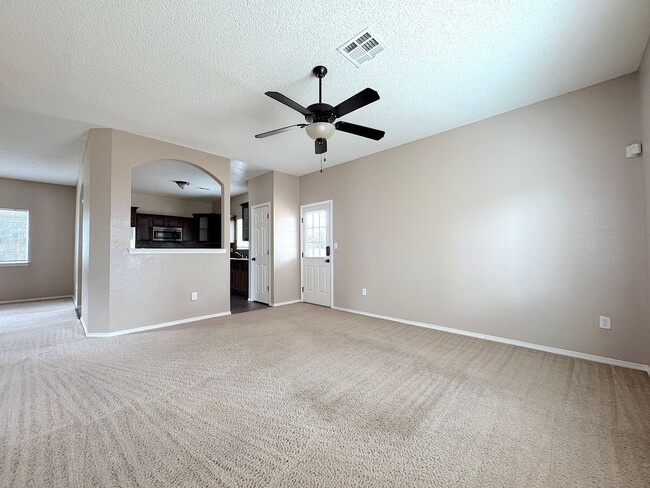 Building Photo - Sandstone Ranch Estates 3 Bed Refrig A/C!
