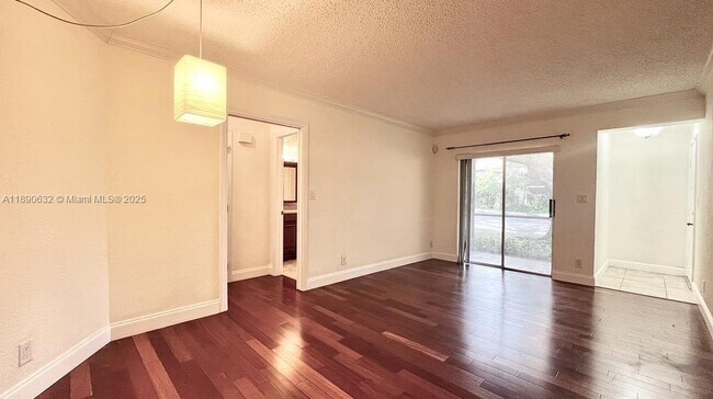 Building Photo - 303 Gardens Dr