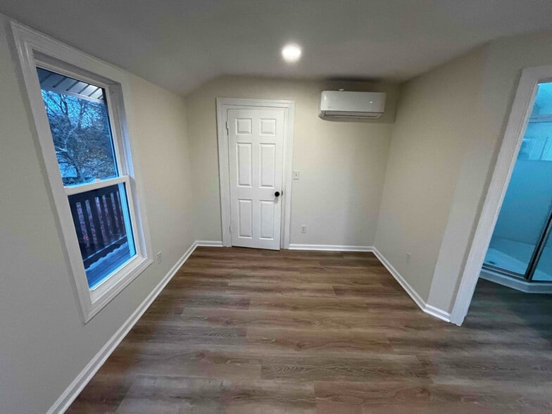 Building Photo - 529 E Grand River Ave