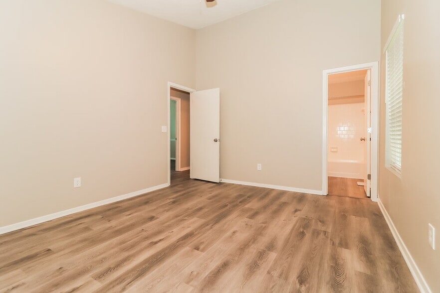 Building Photo - 876 Highland Terrace NE