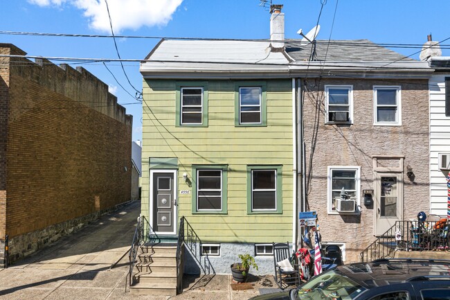 Building Photo - 4556 E Thompson St