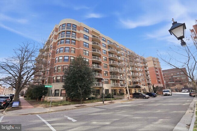 Building Photo - 1200 Braddock Pl