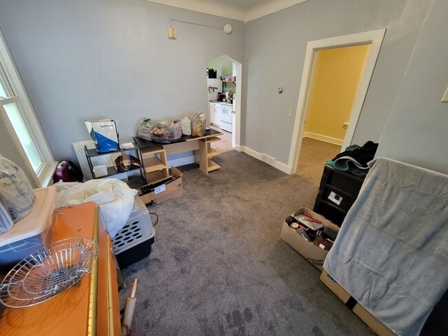 Building Photo - AVAILABLE April! - 4 Bed, 2 Bath Bright & Spacious Home