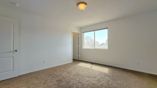 Building Photo - 2105 Margarita Dr SE
