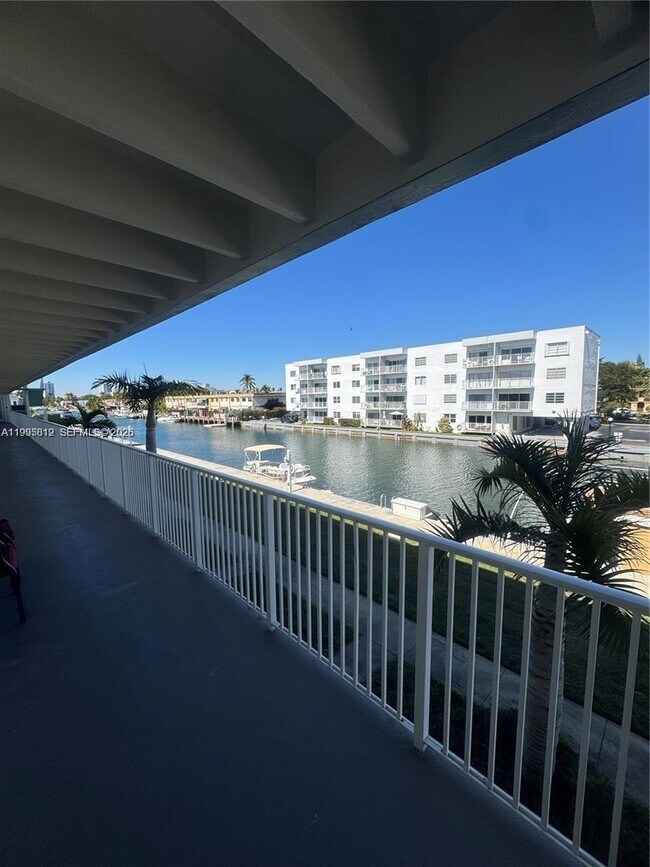 Building Photo - 3923 NE 166th St