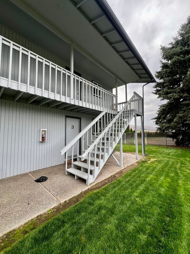 Building Photo - Non-Refundable & Security Deposit Total: $...
