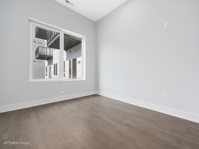 Building Photo - 2139 W Madison St
