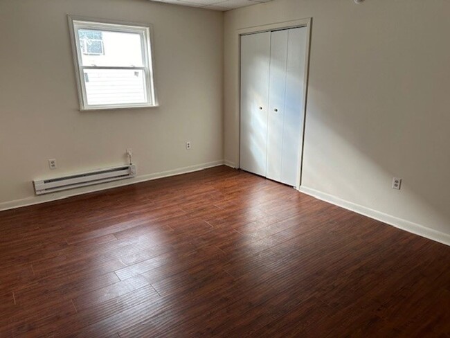 Building Photo - REMODELED, ONE LEVEL DUPLEX UNIT #2 IN JOH...