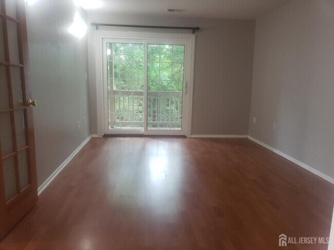 Building Photo - 5032 Beech Ct