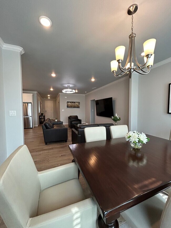 Building Photo - 2032 Twin Falls Dr