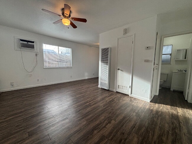 Building Photo - Cozy 1 Bedroom Apartment close to Downtown Oakdale!