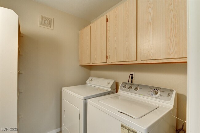 Building Photo - 7885 W Flamingo Rd