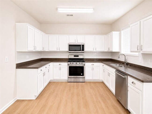 Building Photo - 2252 Jasmine Glen Dr