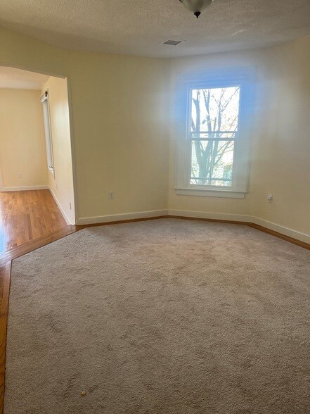Building Photo - 896 Quinnipiac Ave
