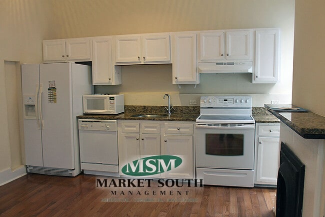 Building Photo - **APPLICATION PENDING!** REMODELED CRAWFOR...
