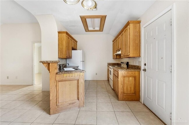 Building Photo - 13 South Dr