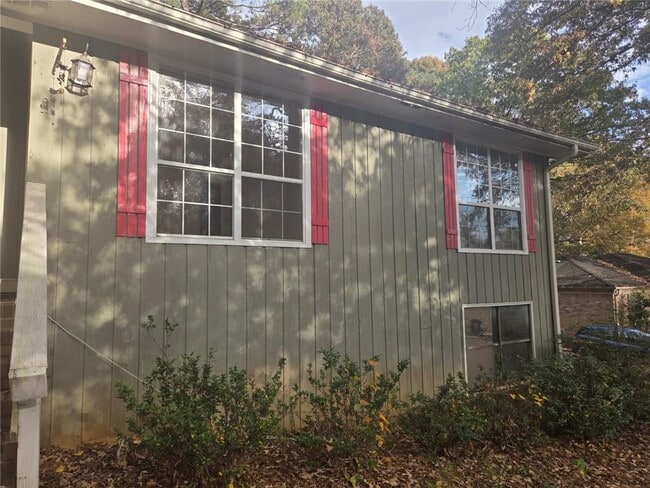 Building Photo - 4751 Valley Dale Dr SW