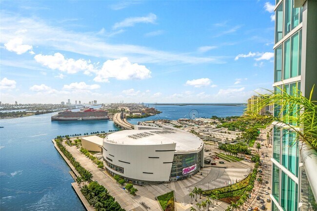 Building Photo - 888 Biscayne Blvd