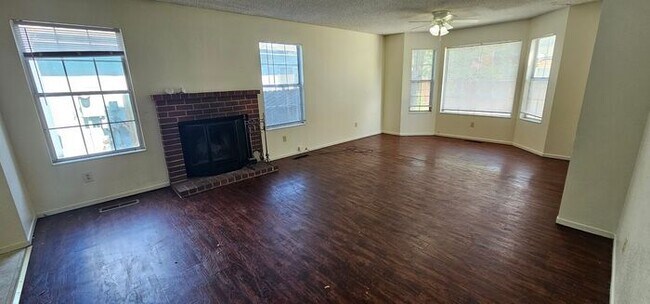 Building Photo - Updated 3-Bedroom Sparks Home | 1,500+ Sq Ft | 2.5 Baths | Fireplace | Fenced Yard | $2,400
