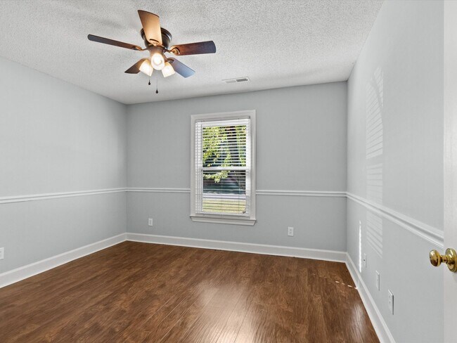 Building Photo - Great location in Harvest and only minutes...