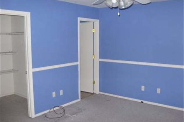 Building Photo - 9648 Autumn Leaf Way